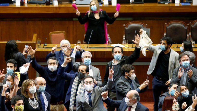 Diputados chilenos aprueban el retiro anticipado de 10% fondo de pensiones por la pandemia